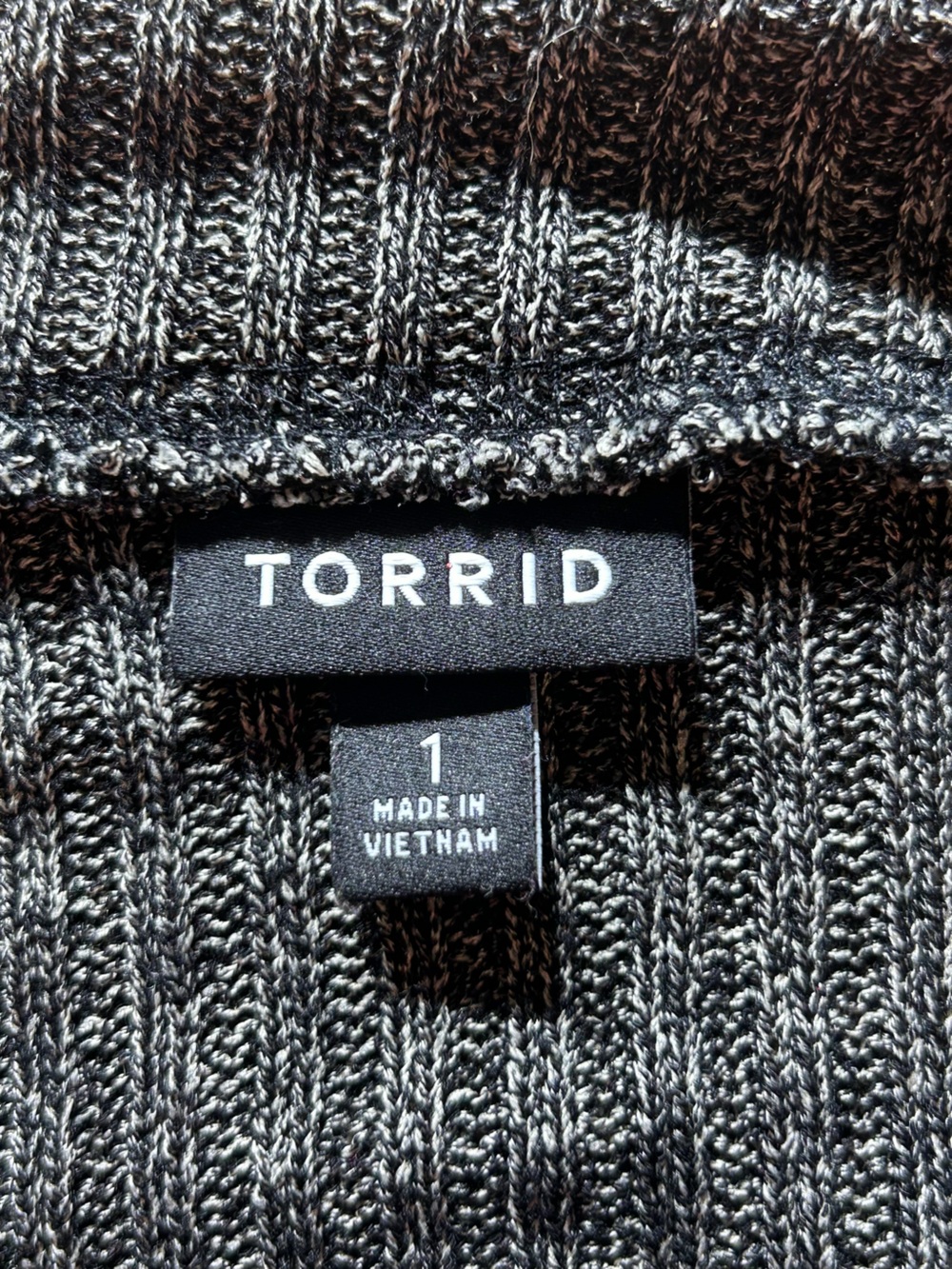 Torrid Charcoal Ribbed V-Neck Sweater 1X Plus Size Soft Knit Tunic Top - Picture 4 of 6